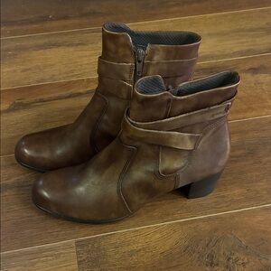 NWOT ECCO Shape 35 Walnut Leather Ankle Boots Size 37 (EU) 6 (US)